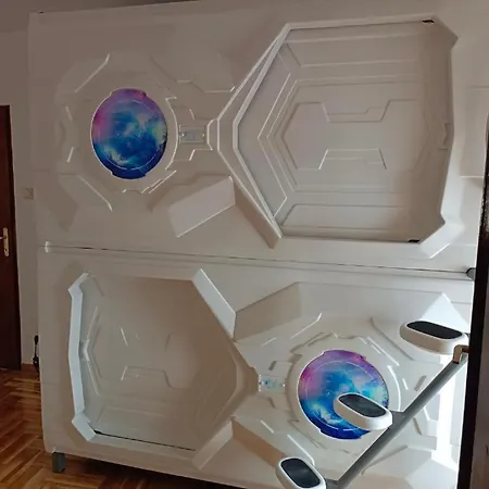 Panda Victor Space Capsule-city *